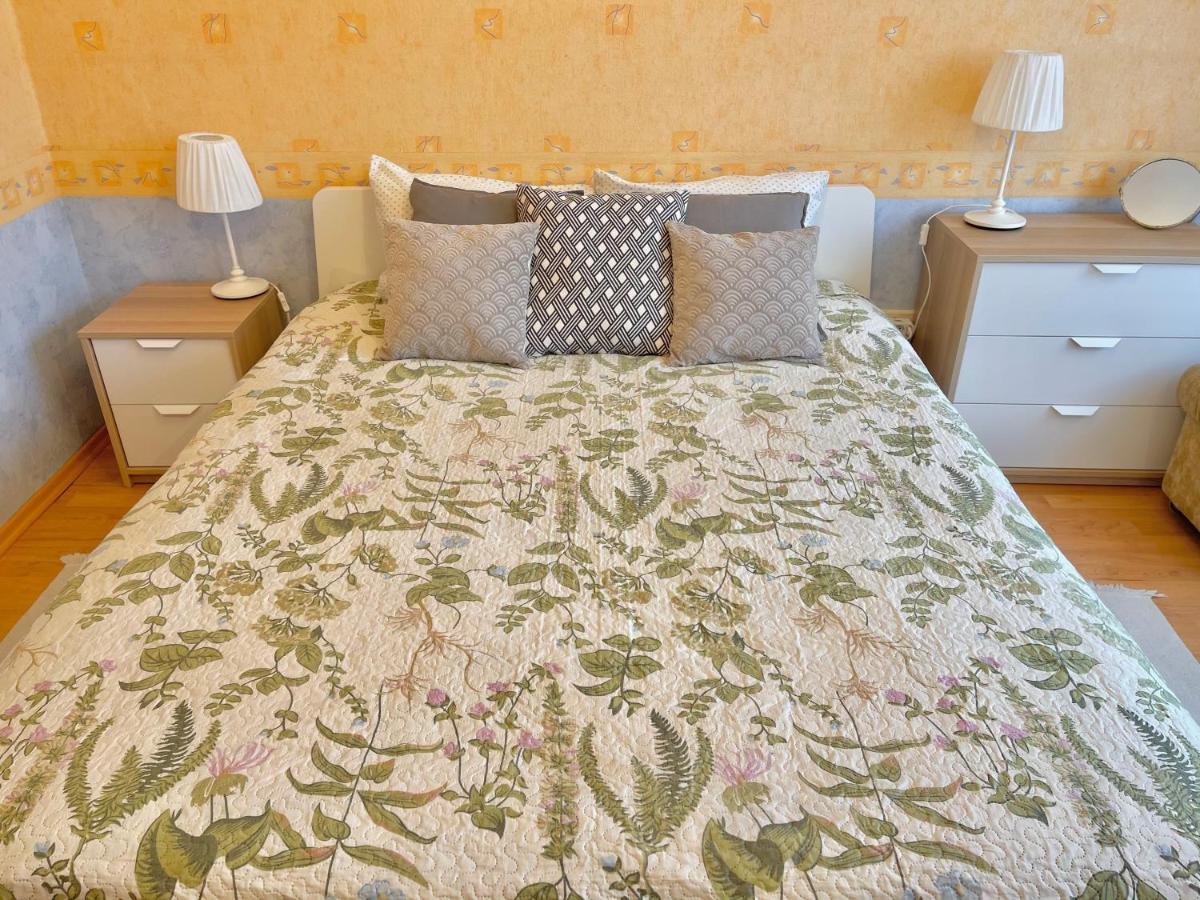 Cozy Home Apartment Lielvardes, Free Parking, Self Check-In Riga Ngoại thất bức ảnh
