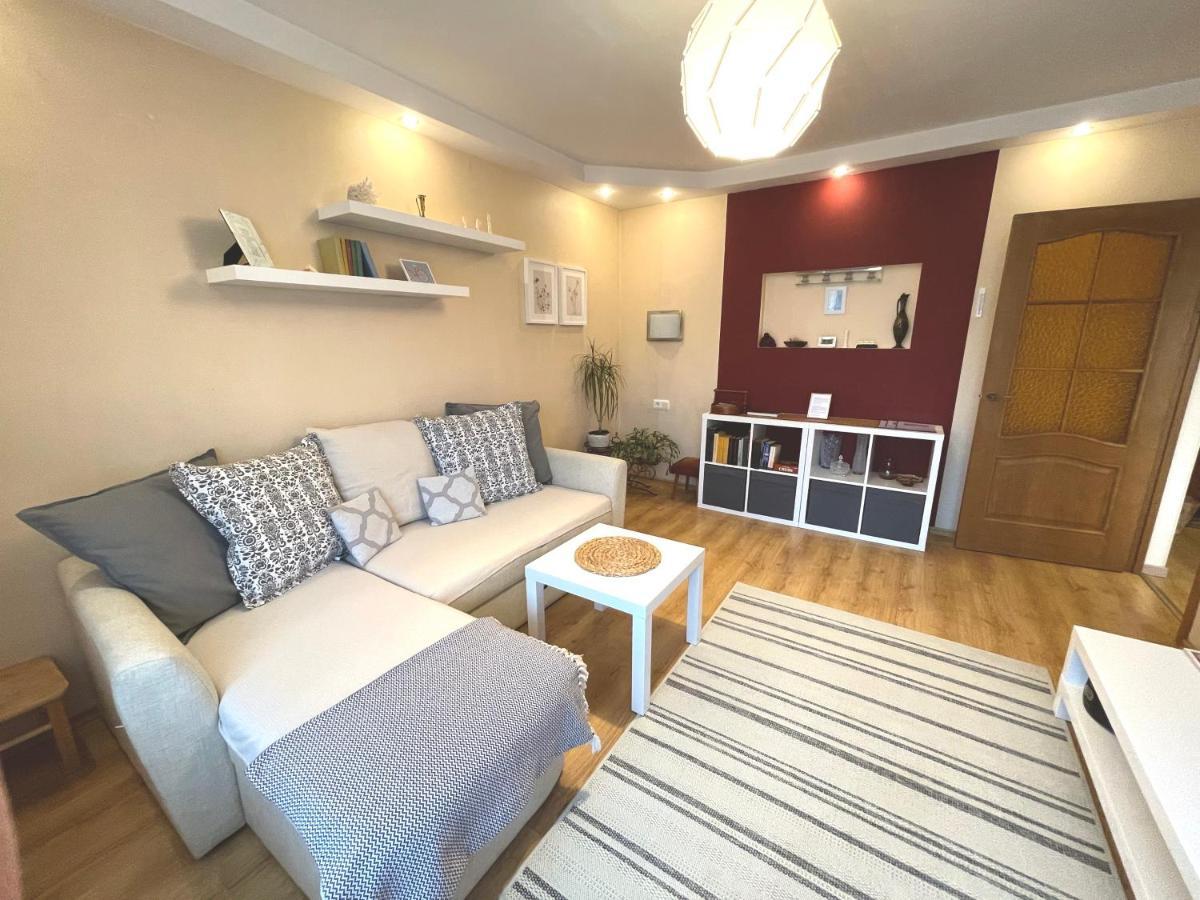 Cozy Home Apartment Lielvardes, Free Parking, Self Check-In Riga Ngoại thất bức ảnh