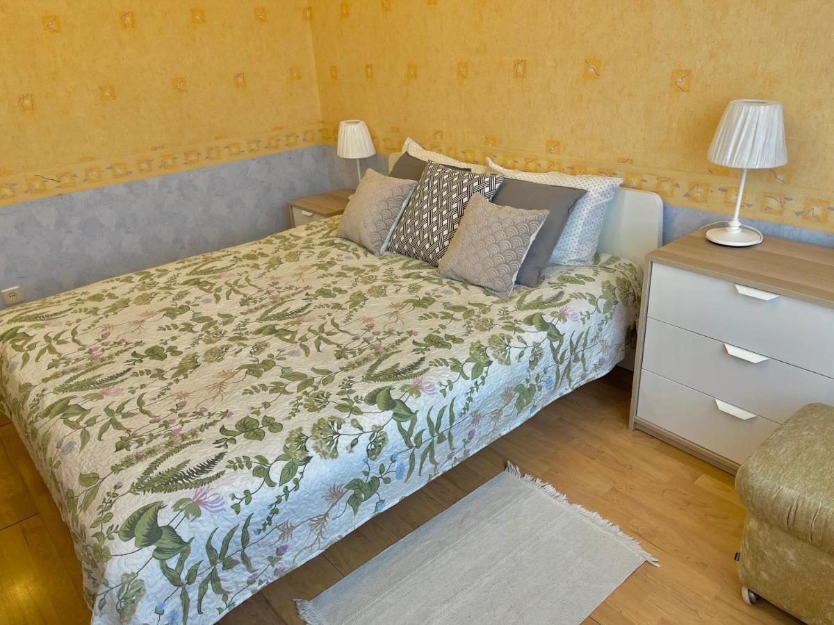 Cozy Home Apartment Lielvardes, Free Parking, Self Check-In Riga Ngoại thất bức ảnh