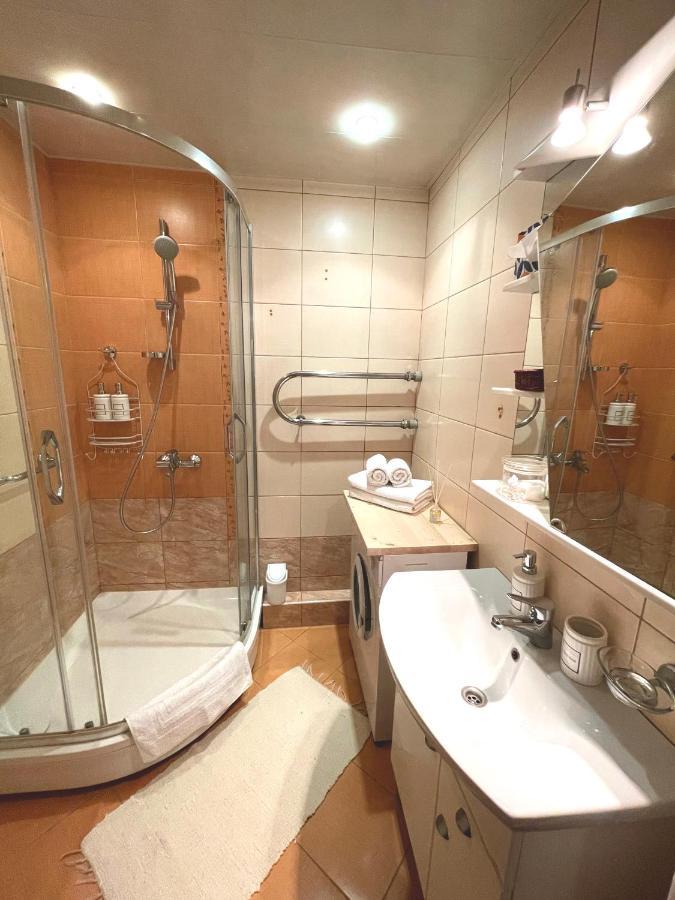 Cozy Home Apartment Lielvardes, Free Parking, Self Check-In Riga Ngoại thất bức ảnh