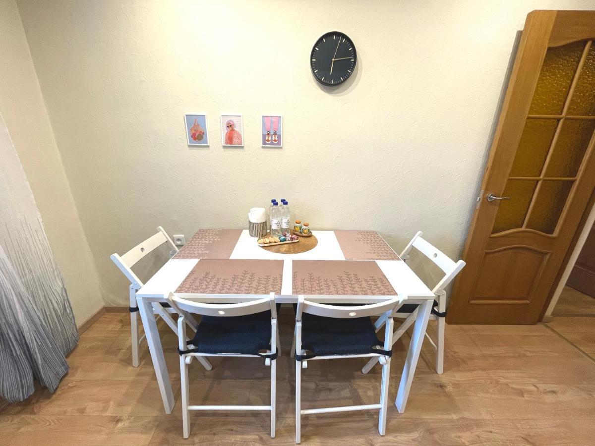 Cozy Home Apartment Lielvardes, Free Parking, Self Check-In Riga Ngoại thất bức ảnh