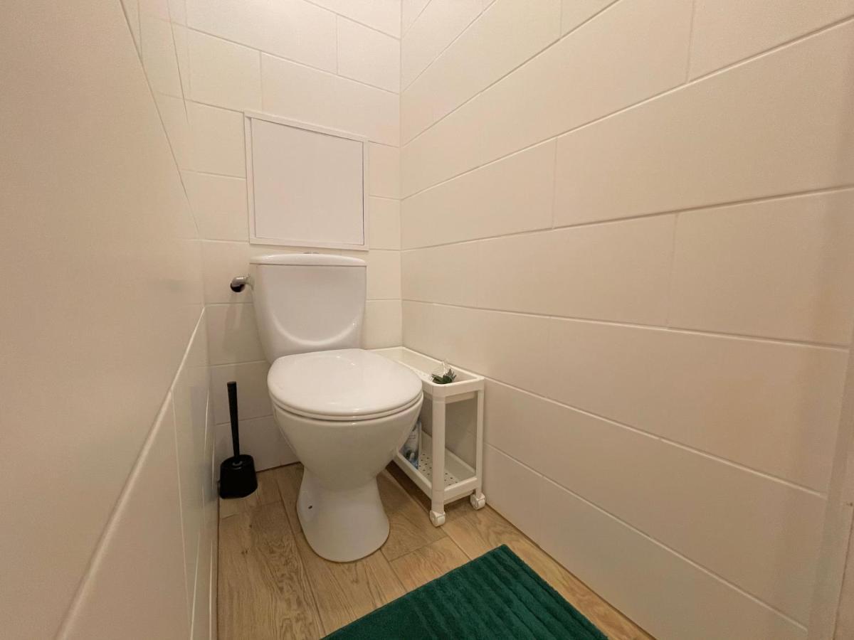 Cozy Home Apartment Lielvardes, Free Parking, Self Check-In Riga Ngoại thất bức ảnh