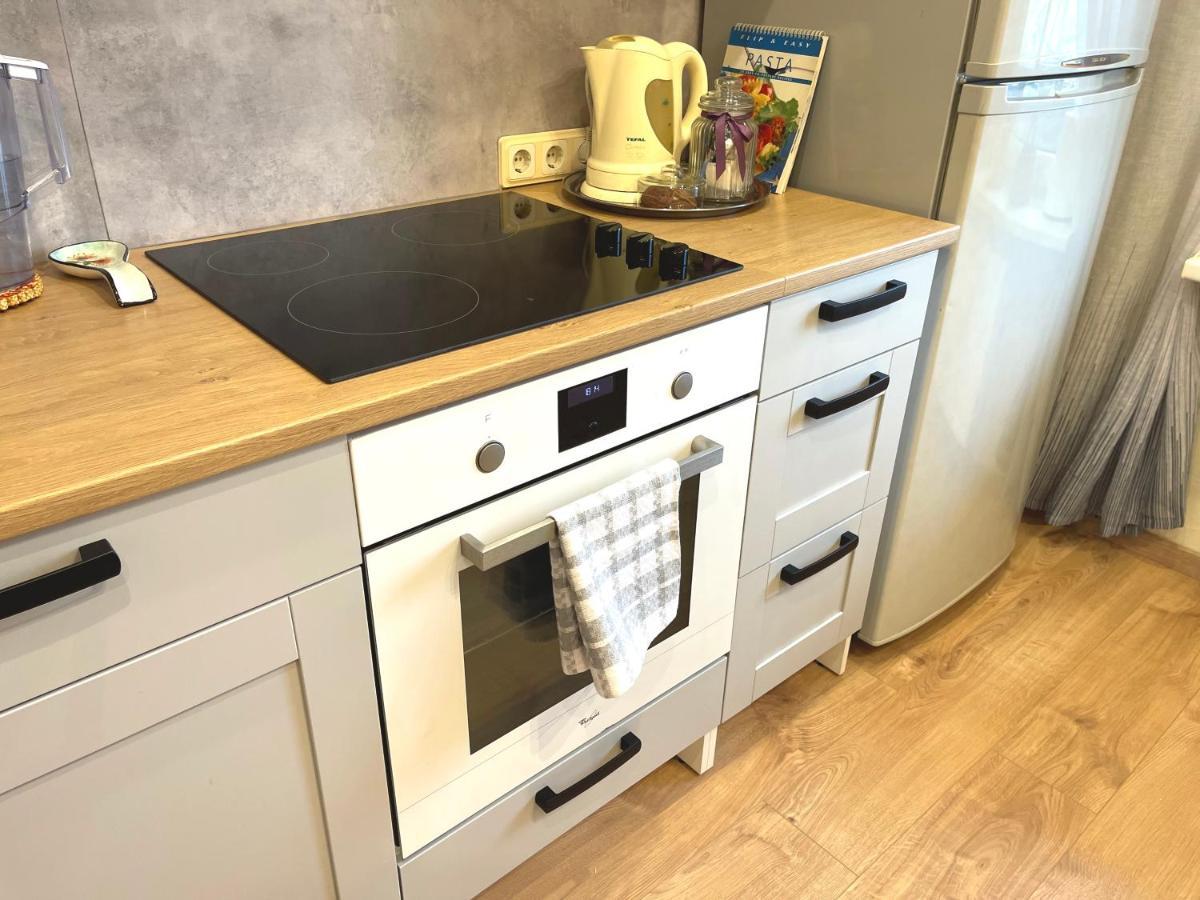 Cozy Home Apartment Lielvardes, Free Parking, Self Check-In Riga Ngoại thất bức ảnh